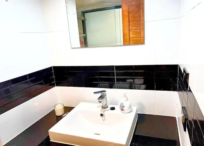 Selfcheckin Omni Tower Sukhumvit4 Nana Asoke Bts Mrt Hispeed Wifi Pool&gym Bangkok